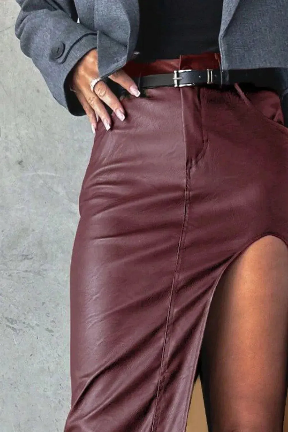 Chic Slit Midi Skirt with Functional Pockets