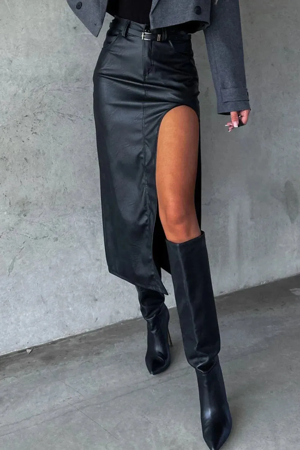 Chic Slit Midi Skirt with Functional Pockets