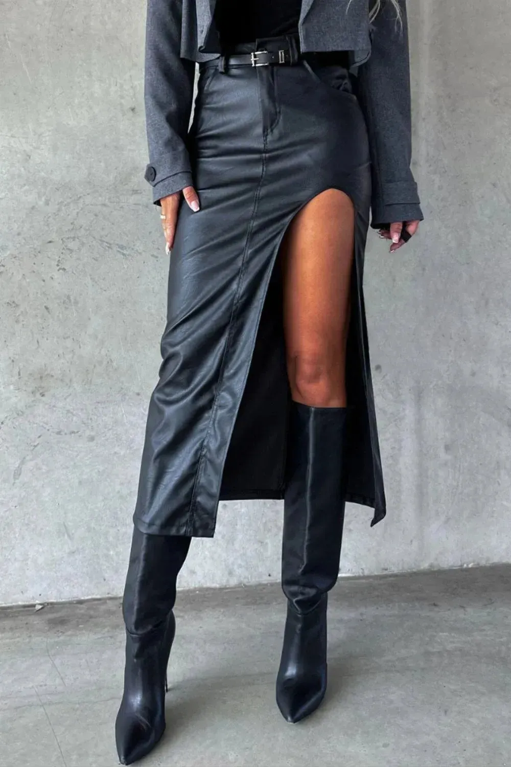 Chic Slit Midi Skirt with Functional Pockets